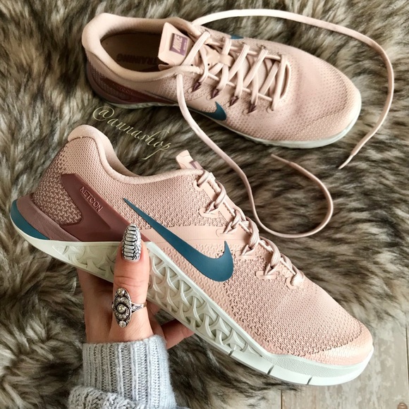 nike metcon 4 beige